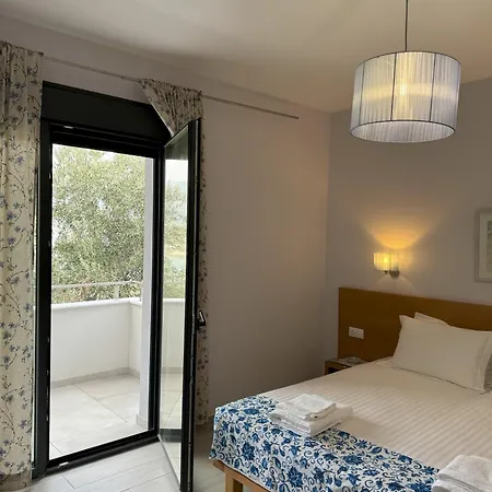 Acra Melia * Palaiontsiflikion